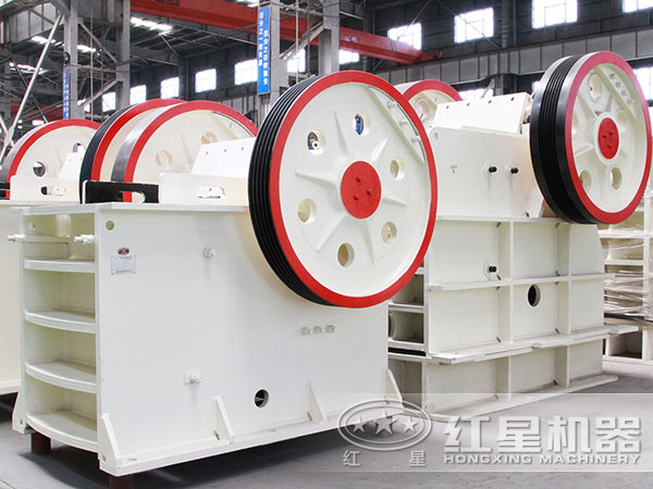 粗破顎式破碎機(jī) 粗破顎式破碎機(jī)