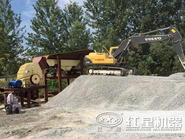 錘式破碎機(jī)生產(chǎn)現(xiàn)場(chǎng) 錘式破碎機(jī)生產(chǎn)現(xiàn)場(chǎng)