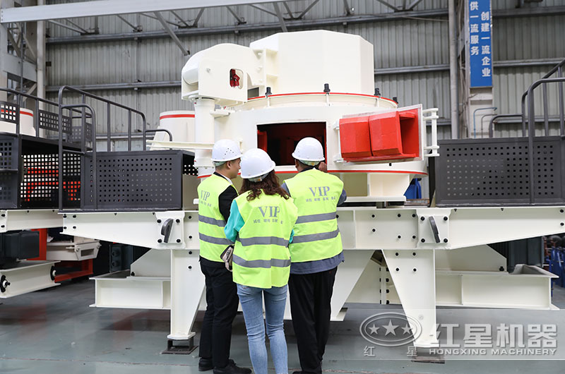 客戶來廠考察05石子加工設(shè)備 客戶來廠考察05石子加工設(shè)備