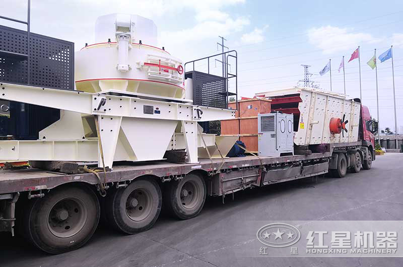 紅星成套碎石機設備裝車發(fā)貨現(xiàn)場