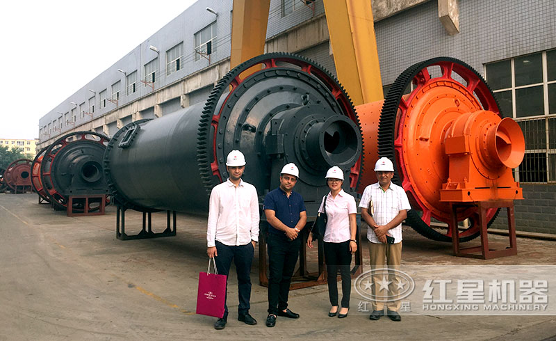 客戶來廠參觀選購球磨機(jī) 客戶來廠參觀選購球磨機(jī)