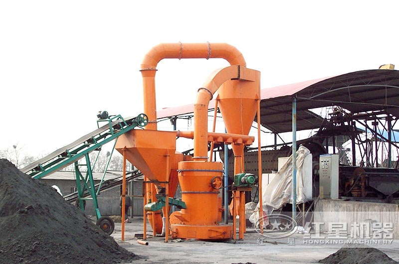 活性炭磨粉機(jī)作業(yè)現(xiàn)場