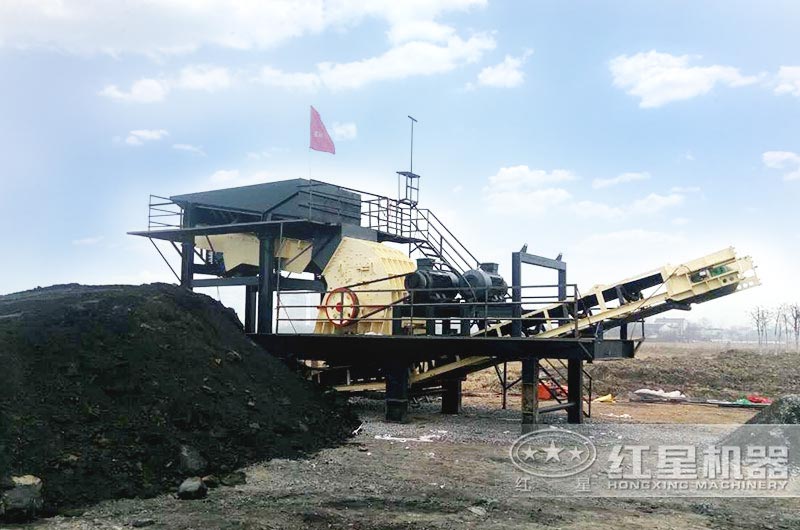 輪胎式移動破碎篩分一體機現(xiàn)場