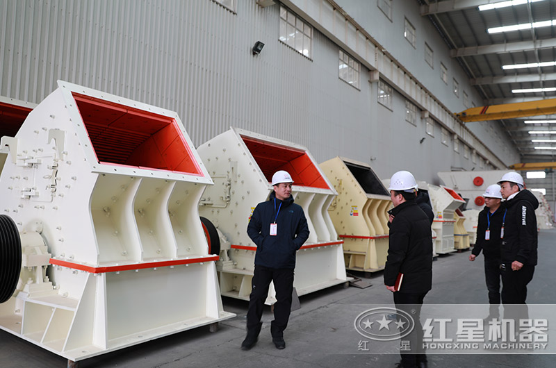 客戶(hù)來(lái)廠(chǎng)考察錘式粉碎機(jī)設(shè)備 客戶(hù)來(lái)廠(chǎng)考察錘式粉碎機(jī)設(shè)備