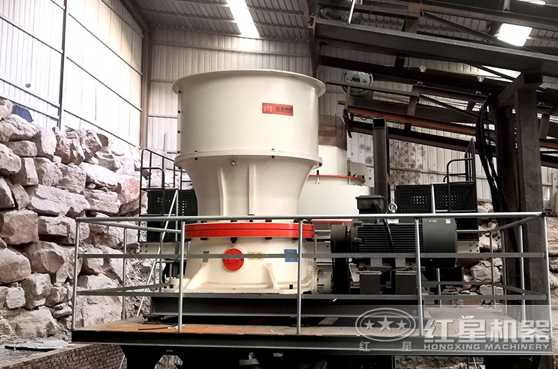 碎石圓錐破碎機(jī)的作業(yè)現(xiàn)場 碎石圓錐破碎機(jī)的作業(yè)現(xiàn)場