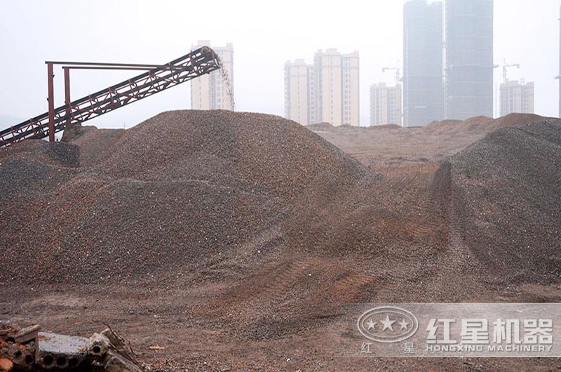 細(xì)碎破碎機(jī)作業(yè)現(xiàn)場(chǎng)