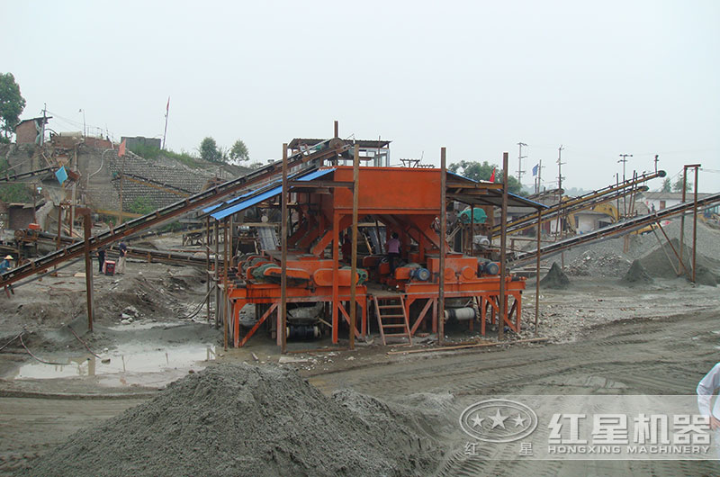 煤矸石破碎加工現(xiàn)場 煤矸石破碎加工現(xiàn)場