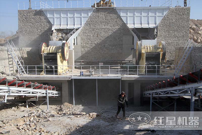 顎式破碎機生產(chǎn)現(xiàn)場實拍