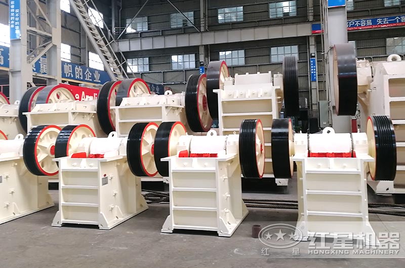 多種型號(hào)顎式破碎機(jī)