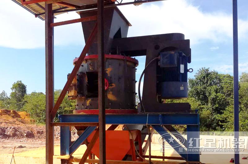 立式板錘制砂機(jī)作業(yè)現(xiàn)場