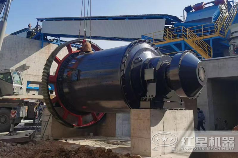 球磨機安裝現(xiàn)場 球磨機安裝現(xiàn)場