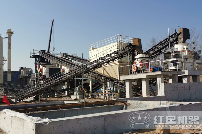 多缸圓錐破碎機(jī)作業(yè)現(xiàn)場(chǎng)