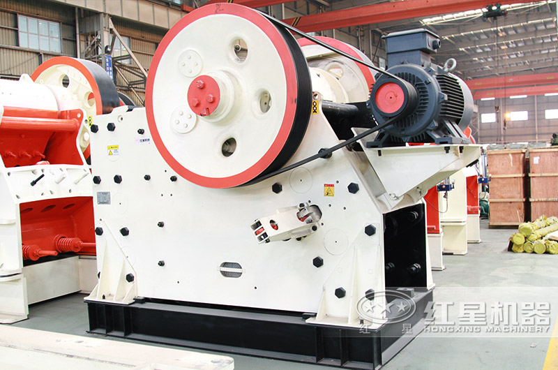 顎式破碎機(jī)現(xiàn)場實(shí)拍 顎式破碎機(jī)現(xiàn)場實(shí)拍