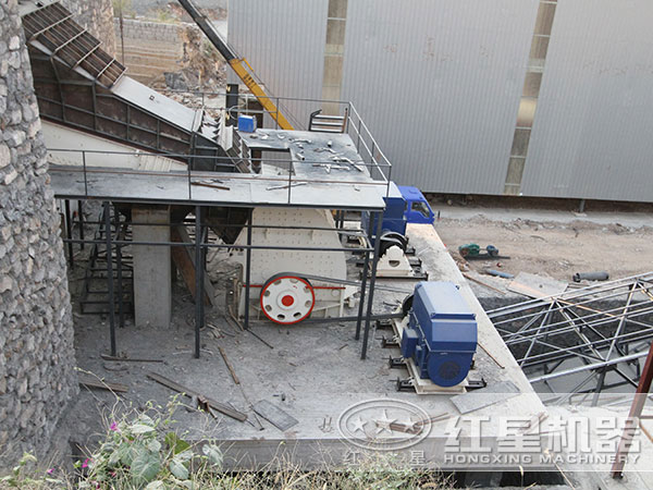 重錘式破碎機(jī)用戶(hù)現(xiàn)場(chǎng)實(shí)拍圖