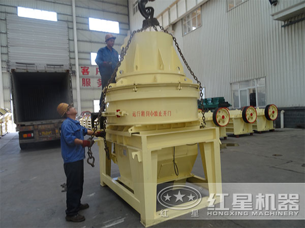 直通沖擊式破碎機(jī)裝車、發(fā)貨