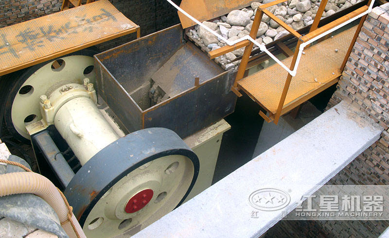 小型顎式破石機進料口