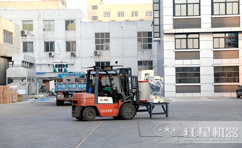 1000復(fù)合式破碎機(jī)裝車(chē)