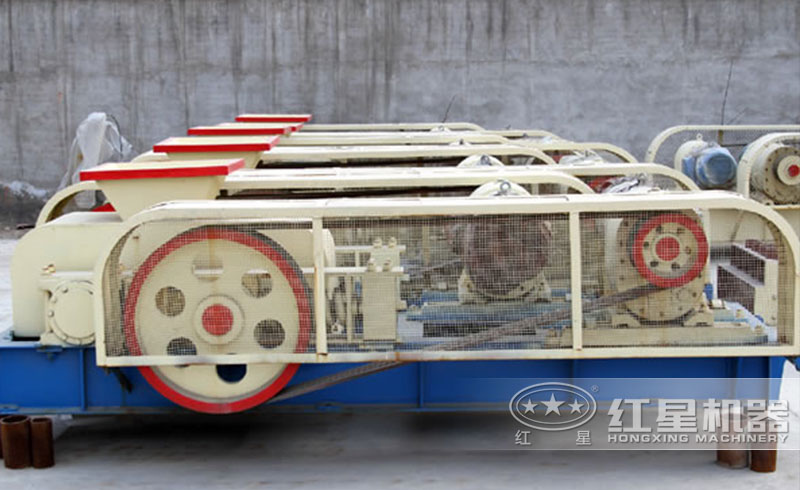 時產100噸對輥式破碎機