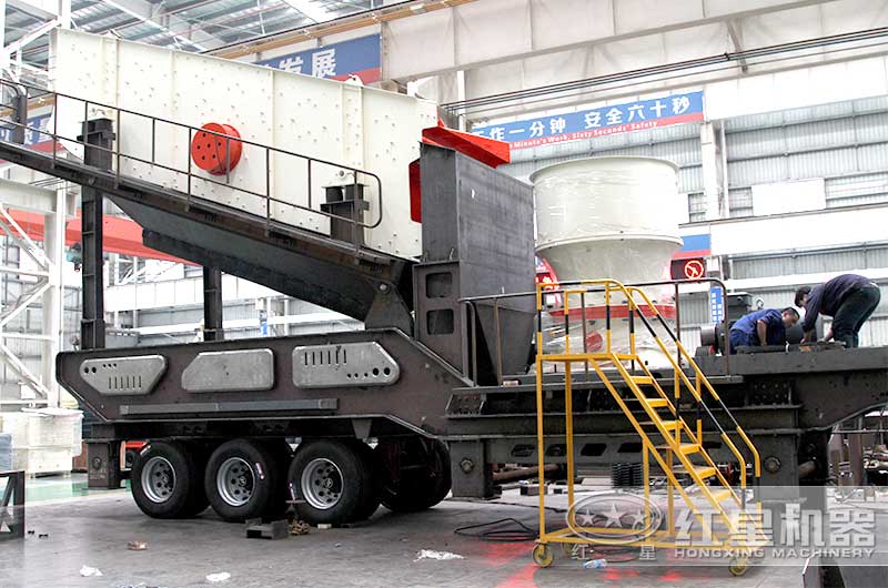 小型流動(dòng)石料機(jī)發(fā)貨現(xiàn)場(chǎng)