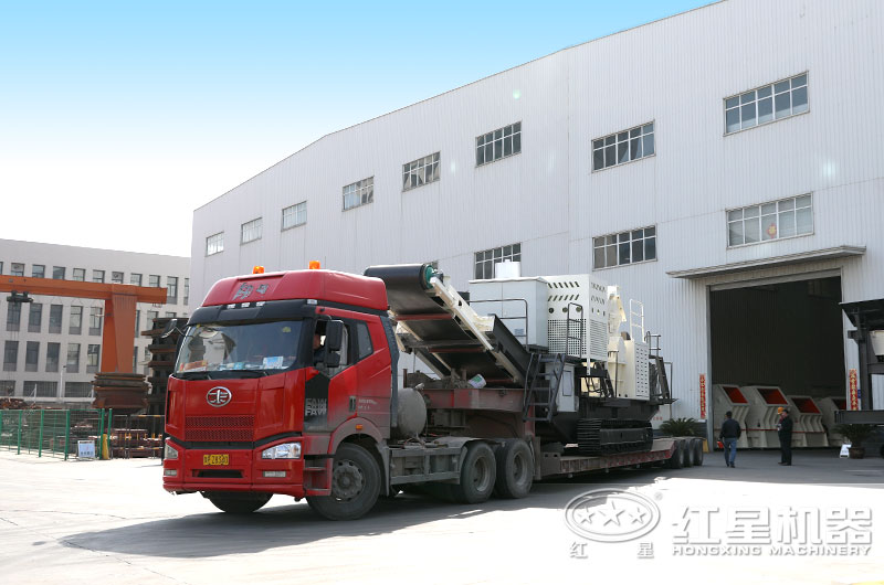 履帶式移動破碎機發(fā)貨現(xiàn)場