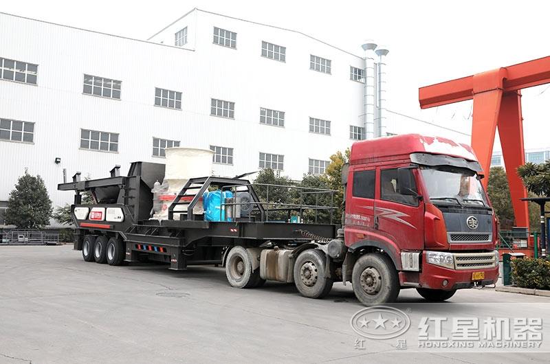 準(zhǔn)備發(fā)貨的流動大型環(huán)保碎石破碎機