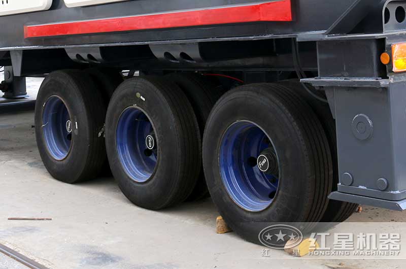 車載式移動(dòng)振動(dòng)篩底部輪胎