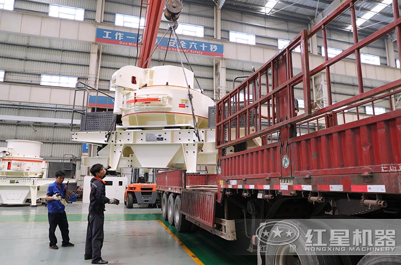 制沙機(jī)正在裝車,發(fā)往山西
