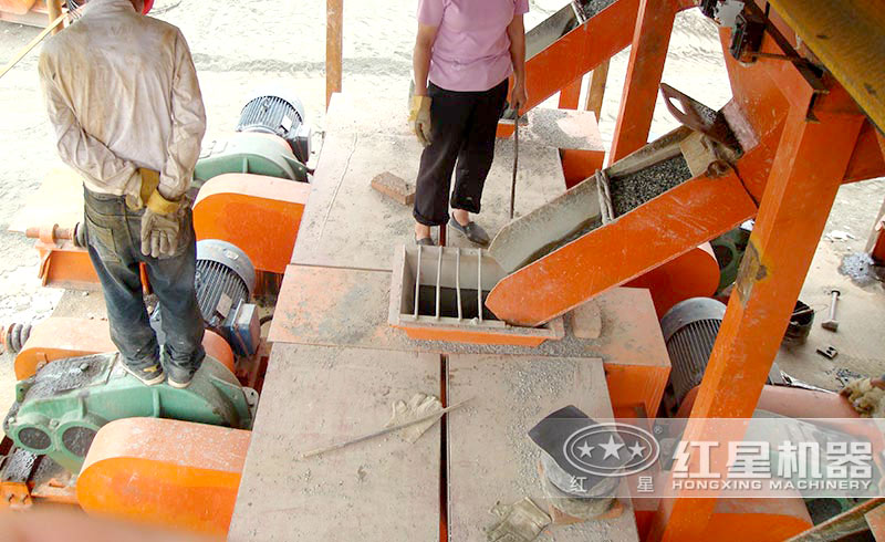 山西客戶對(duì)輥式碎煤機(jī)作業(yè)現(xiàn)場