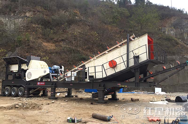 大型流動碎石機(jī)客戶安裝現(xiàn)場