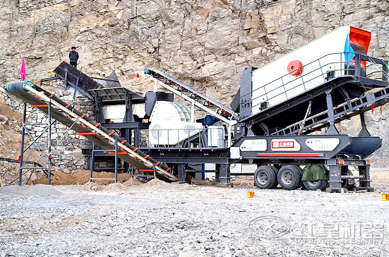 大型流動碎石機(jī)客戶現(xiàn)場