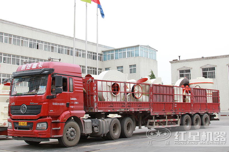 雷蒙磨粉機(jī)發(fā)貨現(xiàn)場(chǎng)