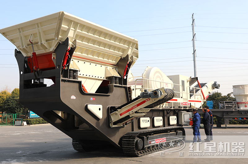 履帶式移動(dòng)碎石機(jī)