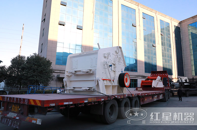 反擊碎石機準(zhǔn)備發(fā)往江蘇