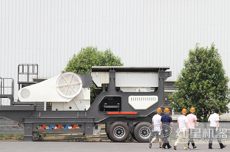 鄂破移動破碎機(jī):粗碎+給料