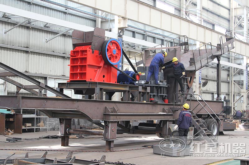 移動粉碎石頭的機器制造車間 移動粉碎石頭的機器制造車間