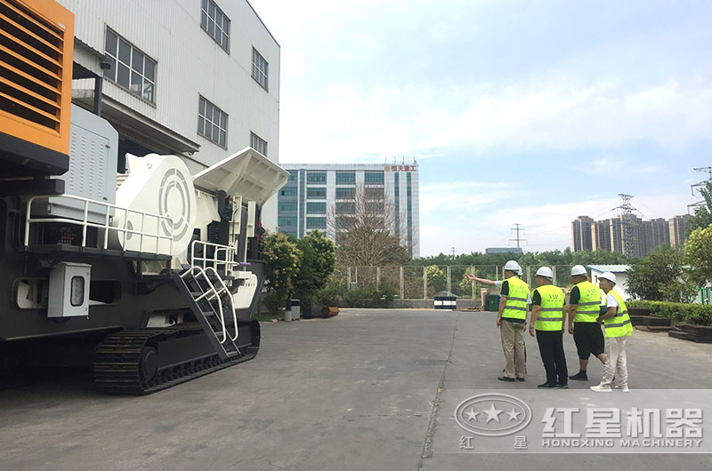 客戶(hù)來(lái)廠考察，經(jīng)理一對(duì)一講解指導(dǎo)