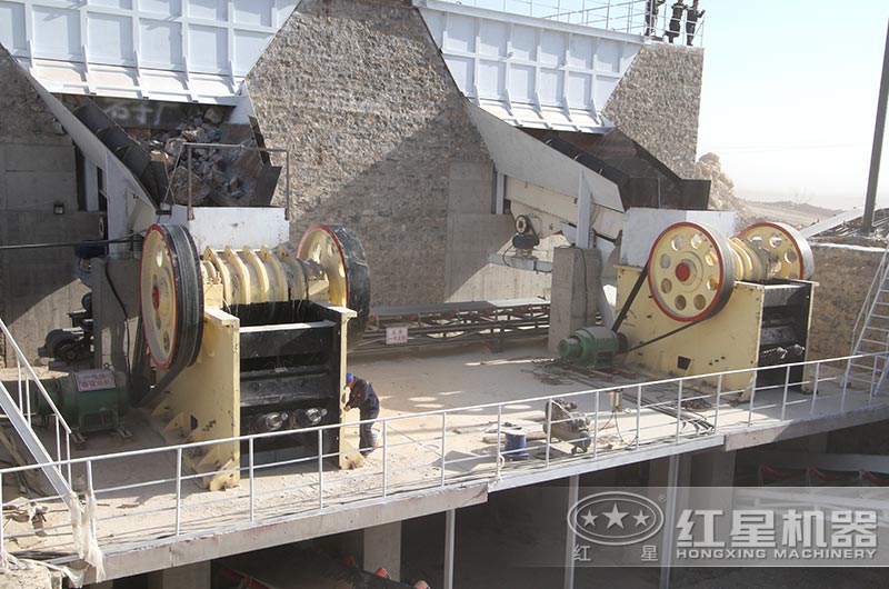 河北客戶顎式破碎機生產(chǎn)現(xiàn)場圖