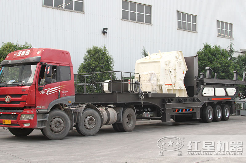 流動砸石機(jī)直接開往客戶現(xiàn)場 流動砸石機(jī)直接開往客戶現(xiàn)場