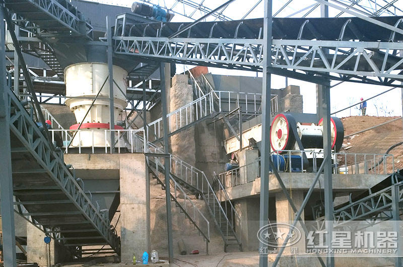 石頭破碎機設(shè)備作業(yè)現(xiàn)場圖 石頭破碎機設(shè)備作業(yè)現(xiàn)場圖