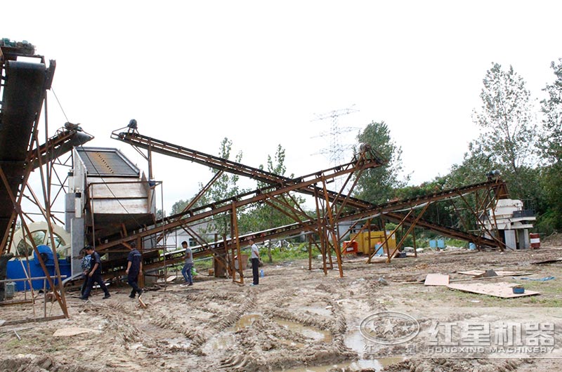 安徽客戶鵝卵石制砂機生產(chǎn)現(xiàn)場圖