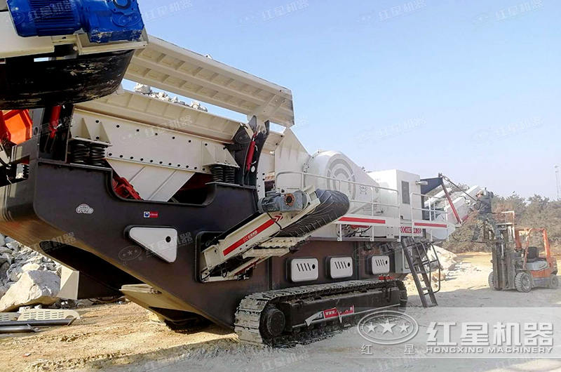 履帶式破碎機(jī)自行移動、轉(zhuǎn)場方便