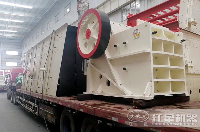 碎石機(jī)顎破發(fā)貨出廠，運(yùn)往客戶生產(chǎn)基地