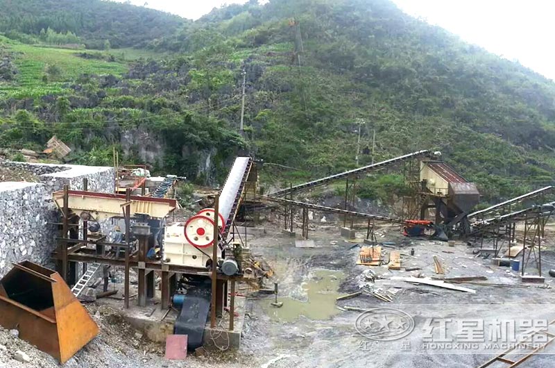 顎式破碎機(jī)生產(chǎn)現(xiàn)場(chǎng) 顎式破碎機(jī)生產(chǎn)現(xiàn)場(chǎng)