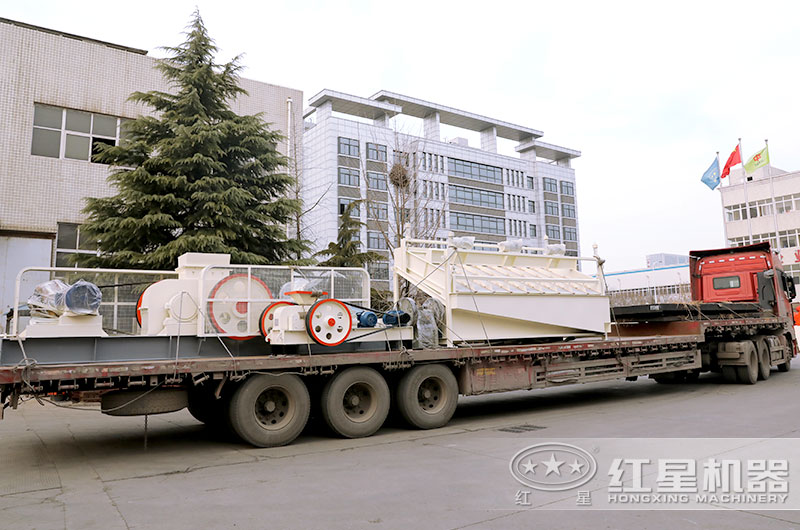 對(duì)輥式破碎機(jī)發(fā)貨現(xiàn)場圖