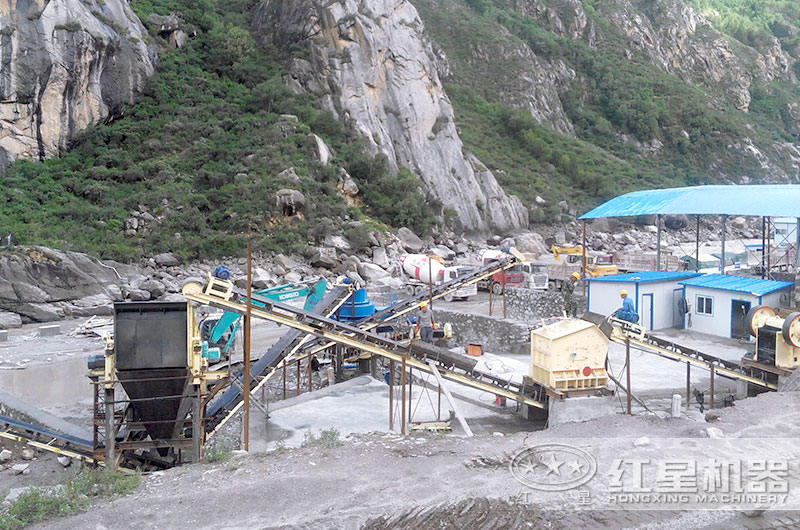 石料加工生產現(xiàn)場 石料加工生產現(xiàn)場