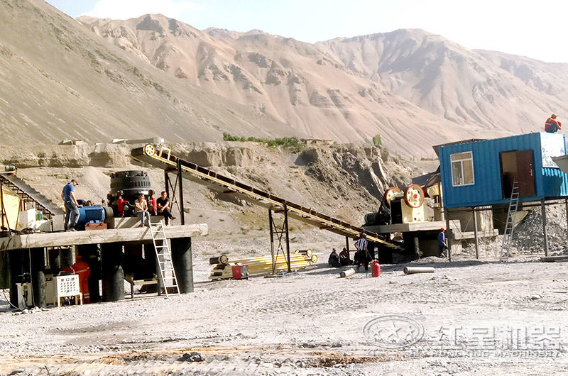 礦山粉碎設備生產(chǎn)現(xiàn)場