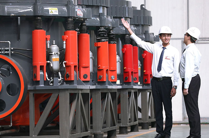 紅星工程師為客戶(hù)講解HXGYS300圓錐機(jī) 紅星工程師為客戶(hù)講解HXGYS300圓錐機(jī)
