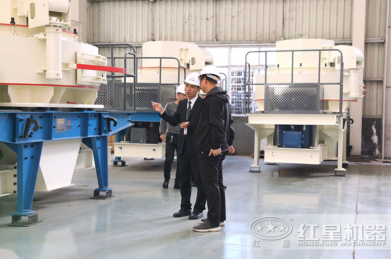 客戶到紅星車間近距離參觀考察HVI制砂機 客戶到紅星車間近距離參觀考察HVI制砂機