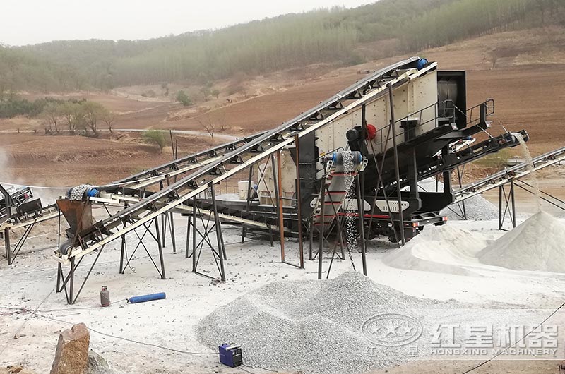 反擊式移動(dòng)破碎站助力四川中巴破碎現(xiàn)場(chǎng)