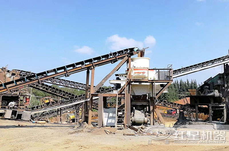 立式?jīng)_擊式破碎機(jī)作業(yè)現(xiàn)場(chǎng)圖